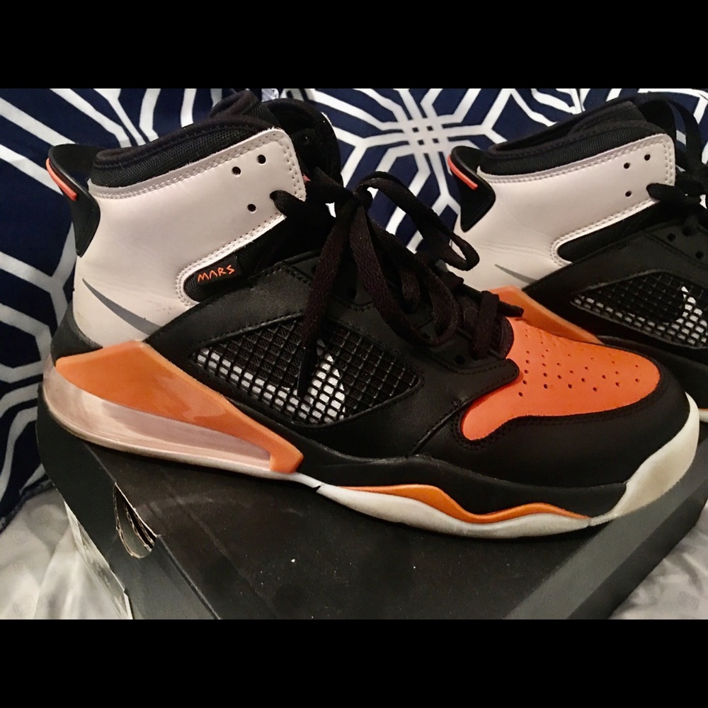 Nike Mars